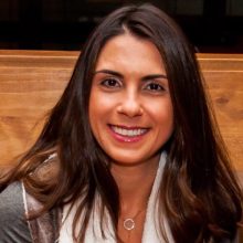 Foto-Assinatura-Barbara-e1712786578621-600x600